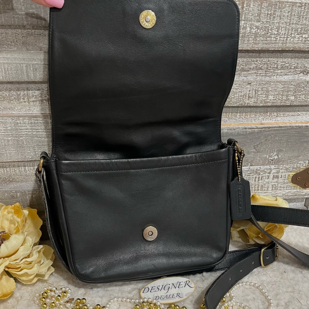 Authentic COACH Vintage Small Flap Shoulder Bag Black GUC! - Picture 5 of 12